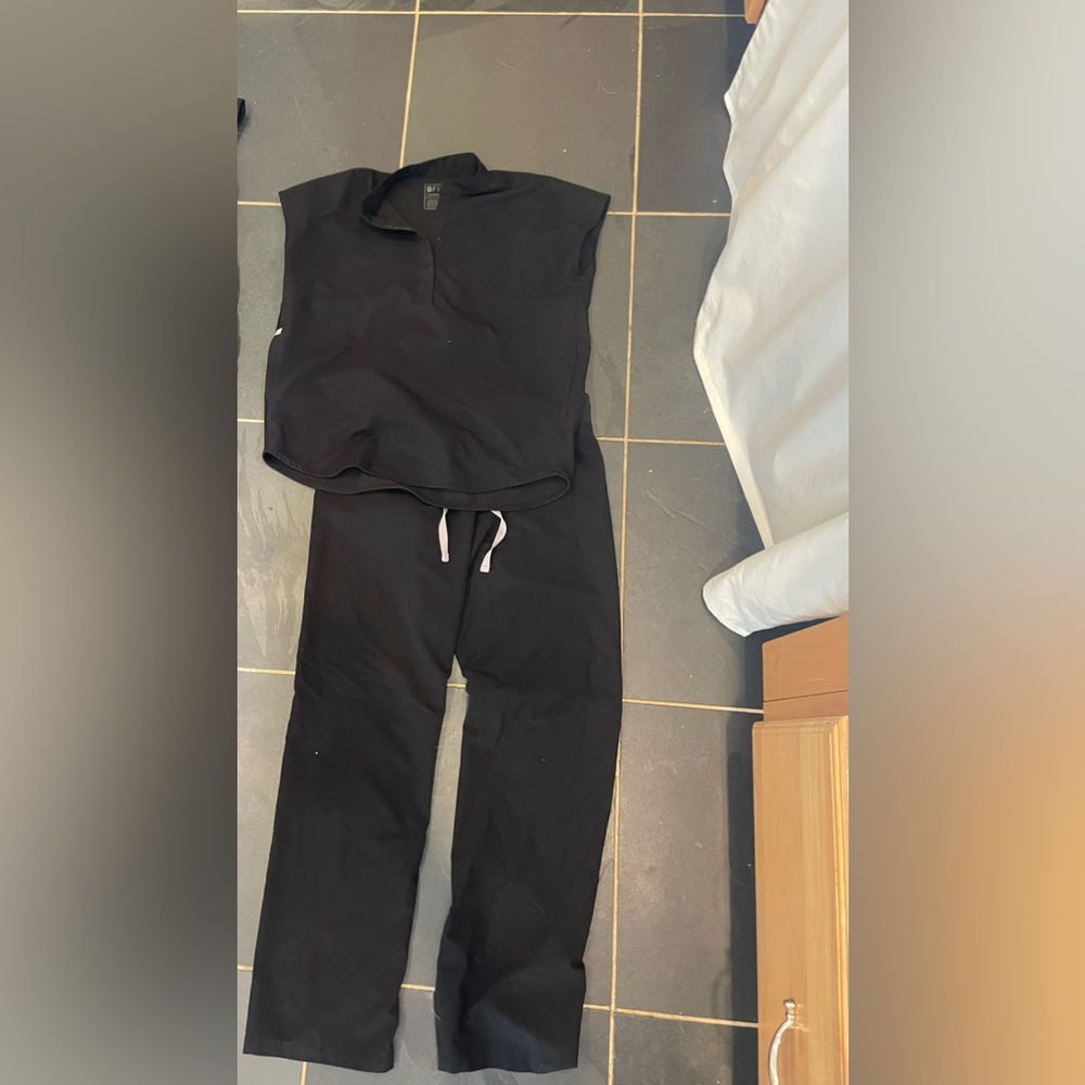 Figs black scrub set small